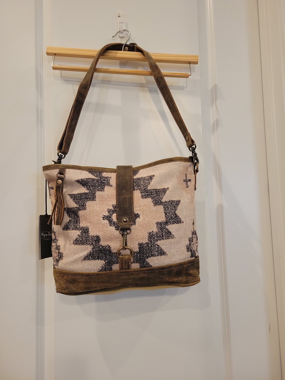 Myra Bag NWT Boho Aztec Canvas Shoulder Bag in Beige and Brown - Picture 3 of 6